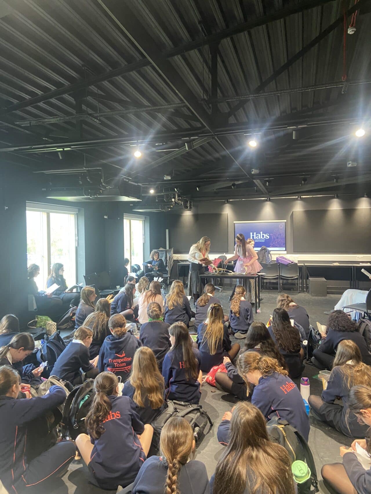 Jewish Society Marks Purim with All Female Megillah Reading | Habs Girls